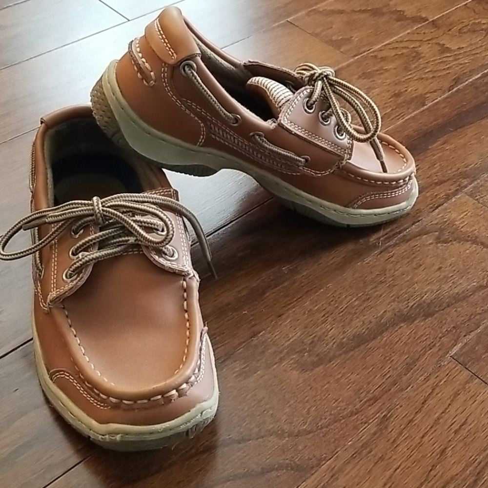 Boys shoes